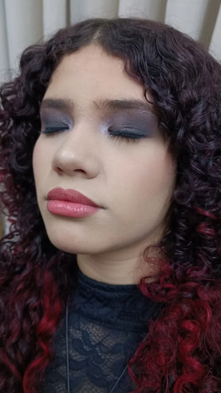 Maquiagem para debutante com acabamento delicado